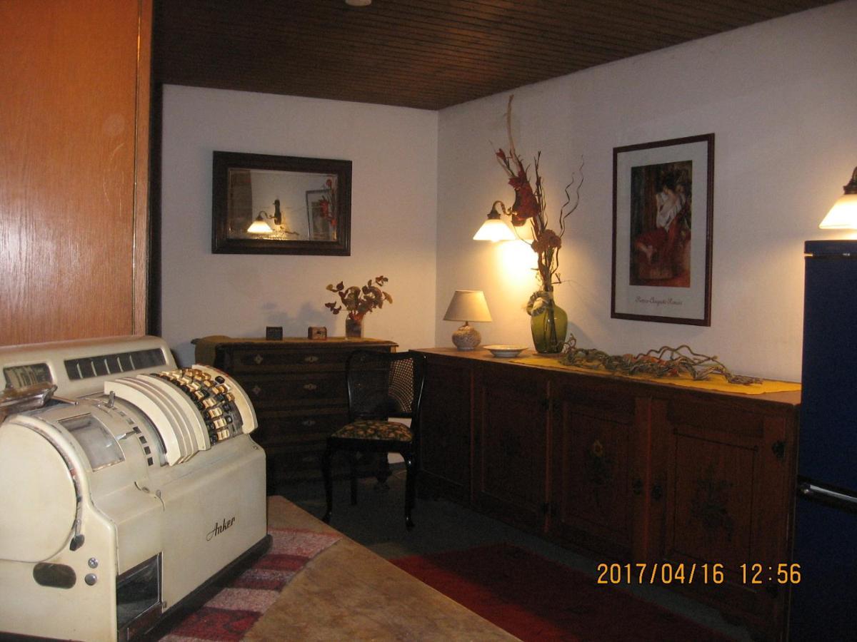 Отель Alte Poststation Goldener Hirsch Emskirchen Экстерьер фото